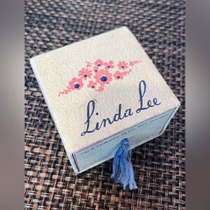 Vintage Linda Lee Face Powder Box